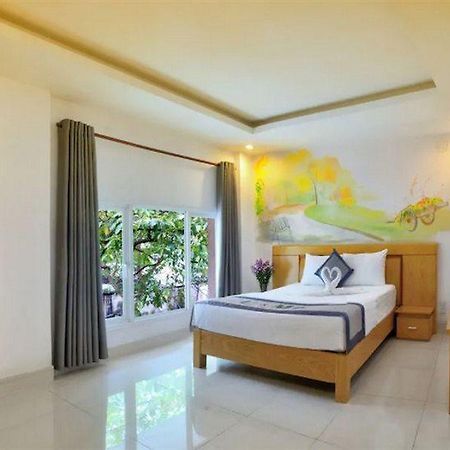 U And Me Hotel Tan Phong Bagian luar foto