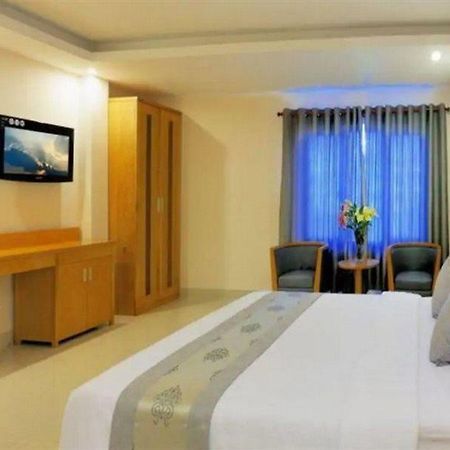 U And Me Hotel Tan Phong Bagian luar foto