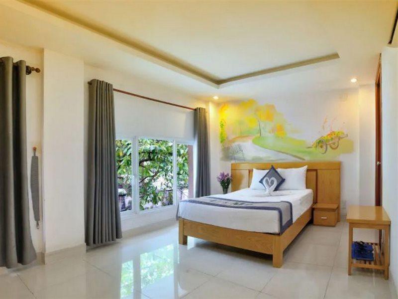 U And Me Hotel Tan Phong Bagian luar foto