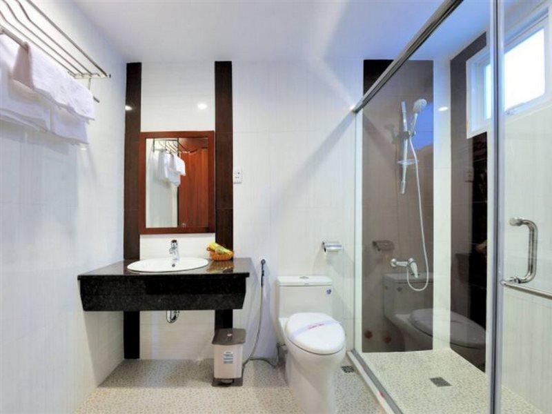 U And Me Hotel Tan Phong Bagian luar foto